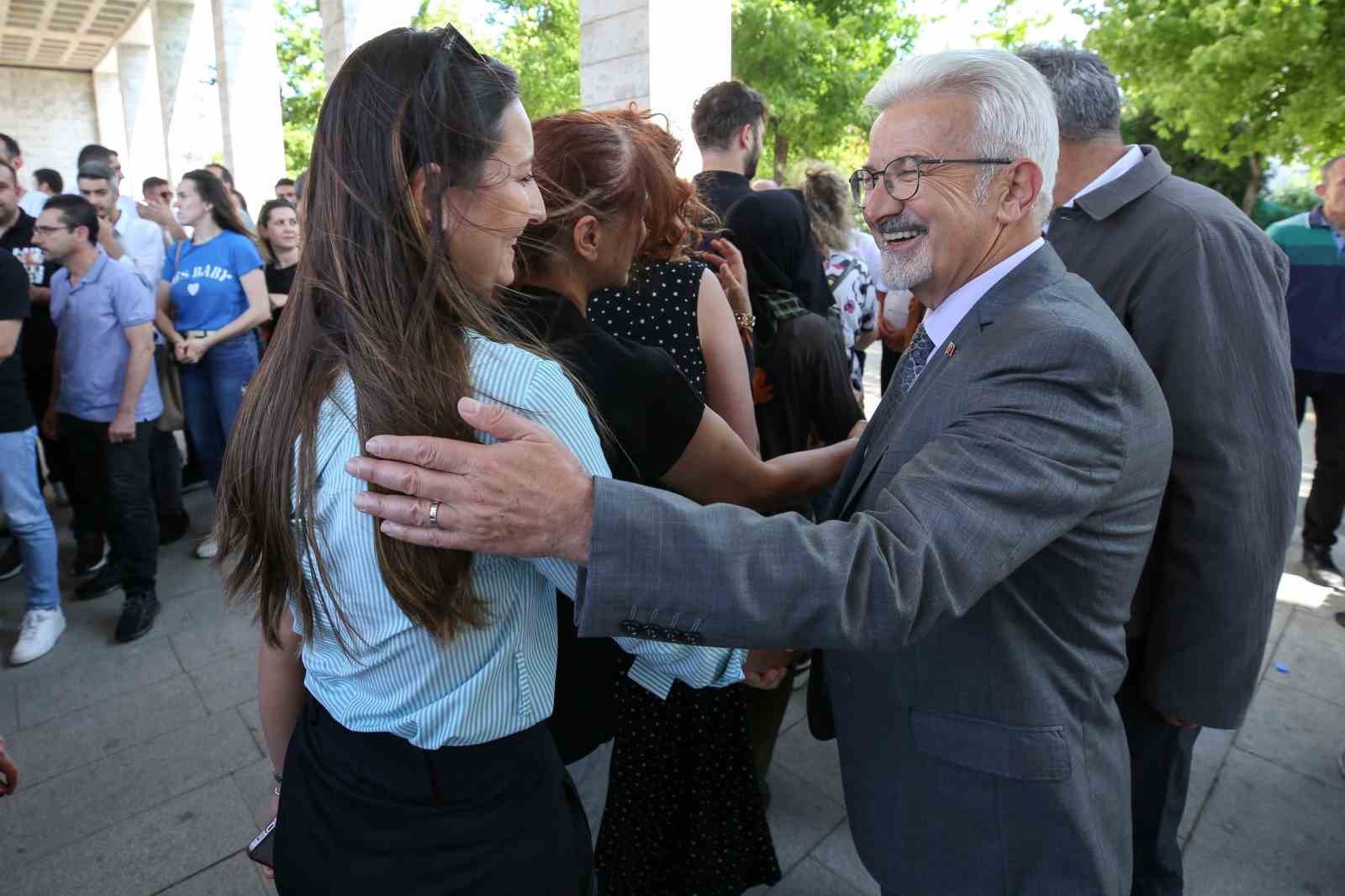 NİLÜFER BELEDİYE BAŞKANI TURGAY ERDEM HİZMET BİNALARINI GEZEREK, ÇALIŞANLARIN KURBAN