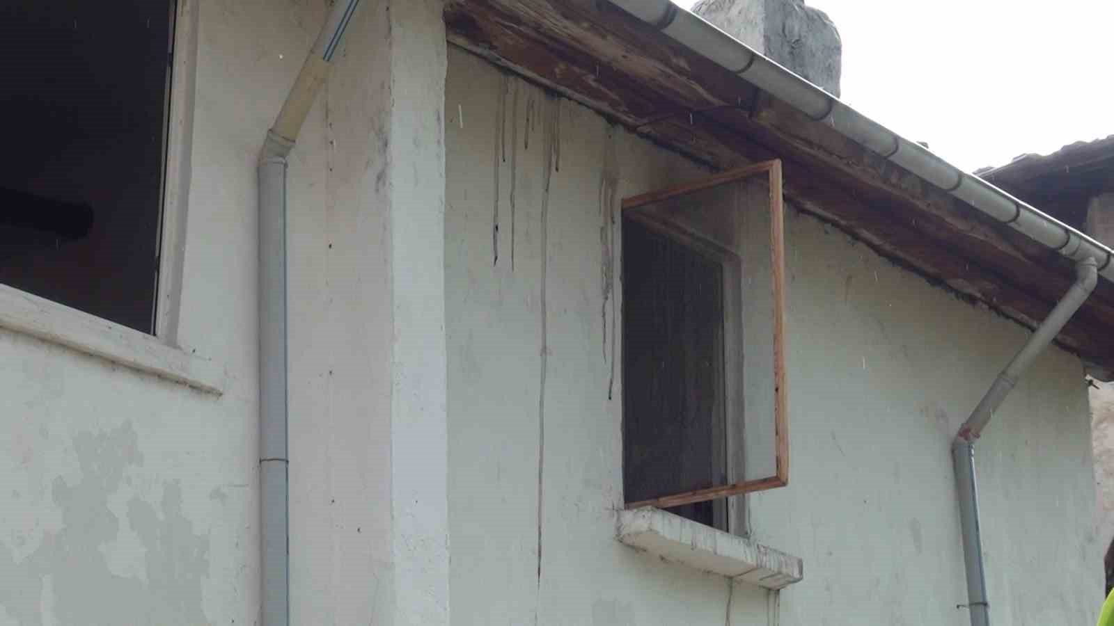 KASTAMONU’DA BİR EVİN MUTFAK KISMINDA ÇIKAN YANGIN İTFAİYE EKİPLERİNİN ERKEN