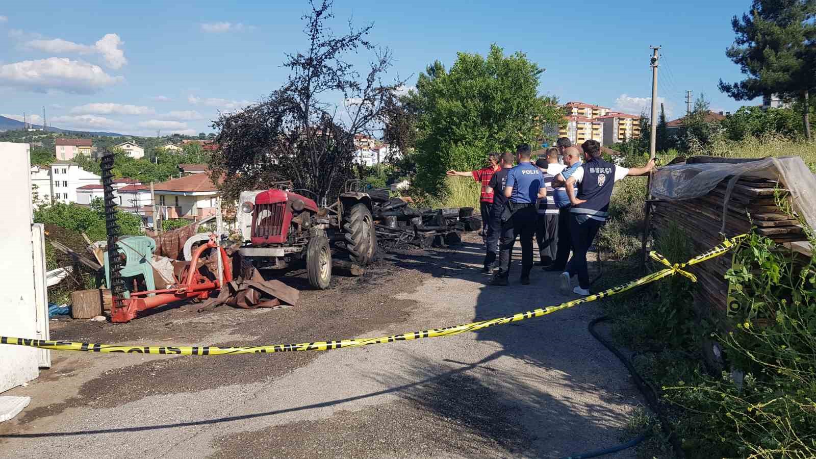 KARABÜK'TE ODUNLARIN BULUNDUĞU ALANDA ÇIKAN YANGINDA BİR TRAKTÖR VE MEYVE