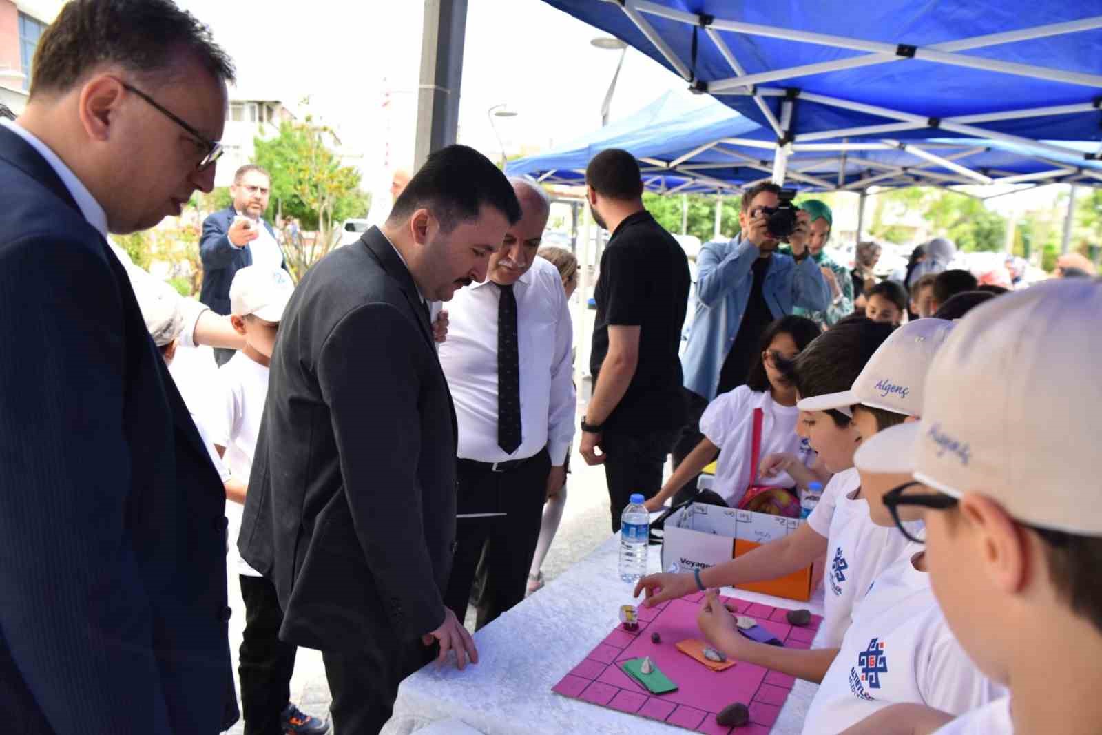 ÖĞRENCİLER HEM ÖĞRENİYORLAR HEM EĞLENİYORLAR
