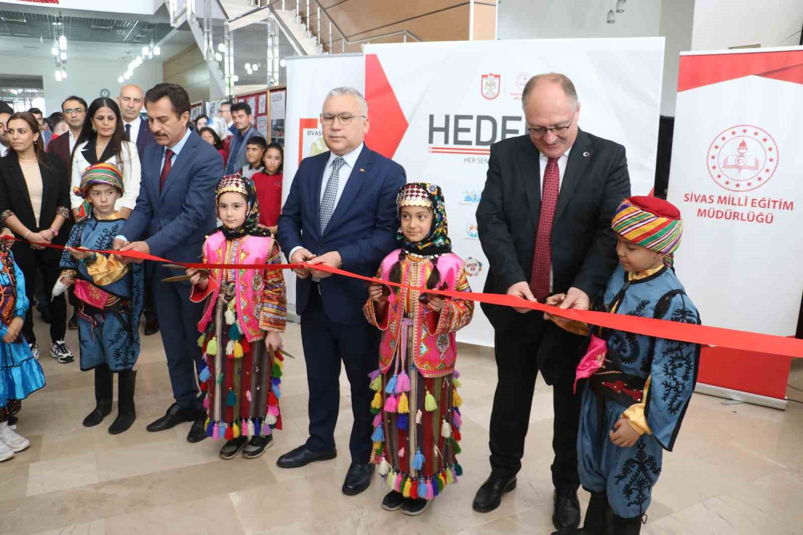 SİVAS’TA ÖĞRENCİLER 2022-2023 EĞİTİM ÖĞRETİM YILINDA YAPTIKLARI ESERLERİ ‘İYİ ÖRNEKLER’