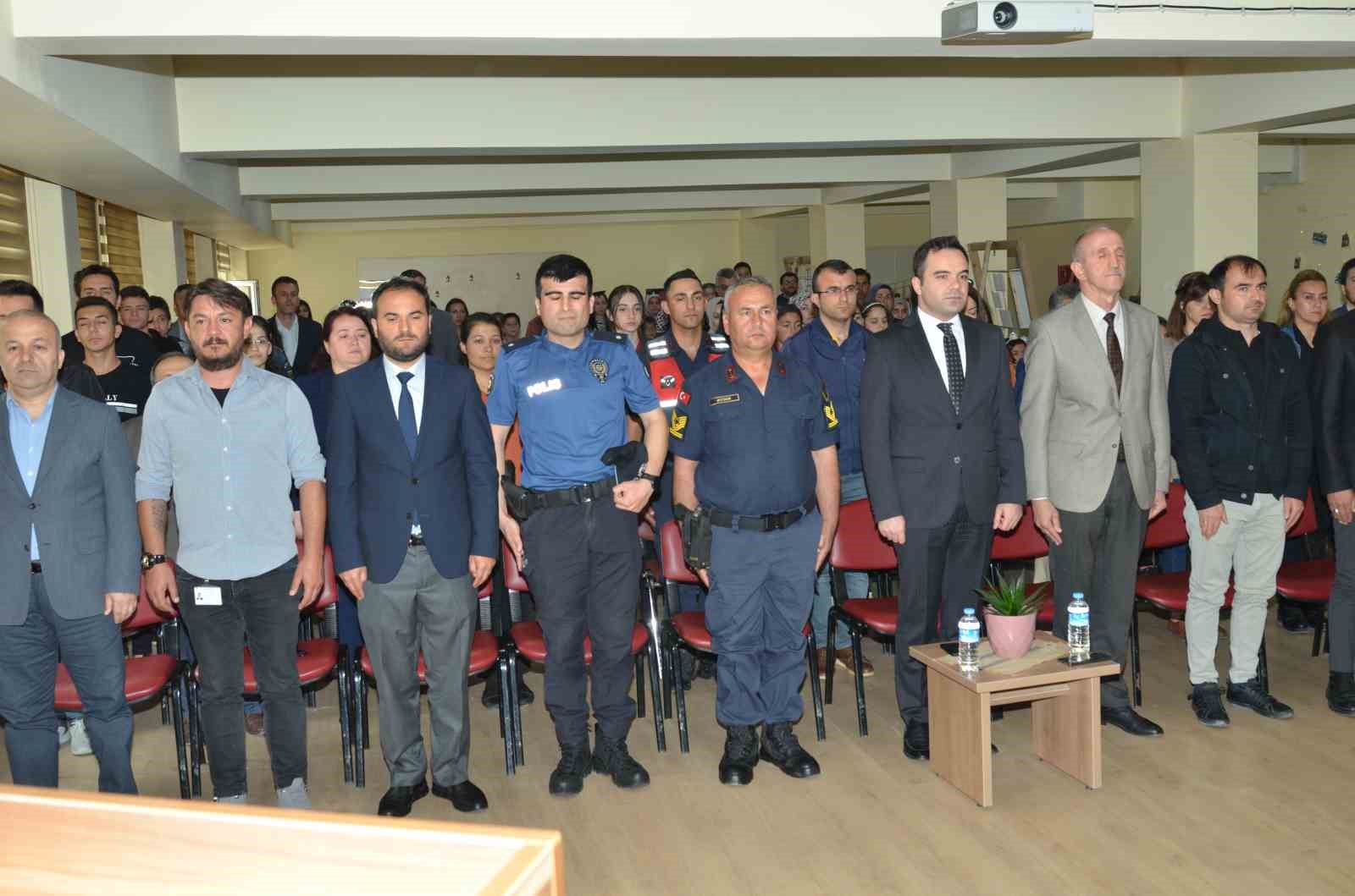 KASTAMONU’NUN HANÖNÜ İLÇESİNDE VATANDAŞ VE ÖĞRENCİLERE KİTAP OKUMA ALIŞKANLIĞI KAZANDIRMAK