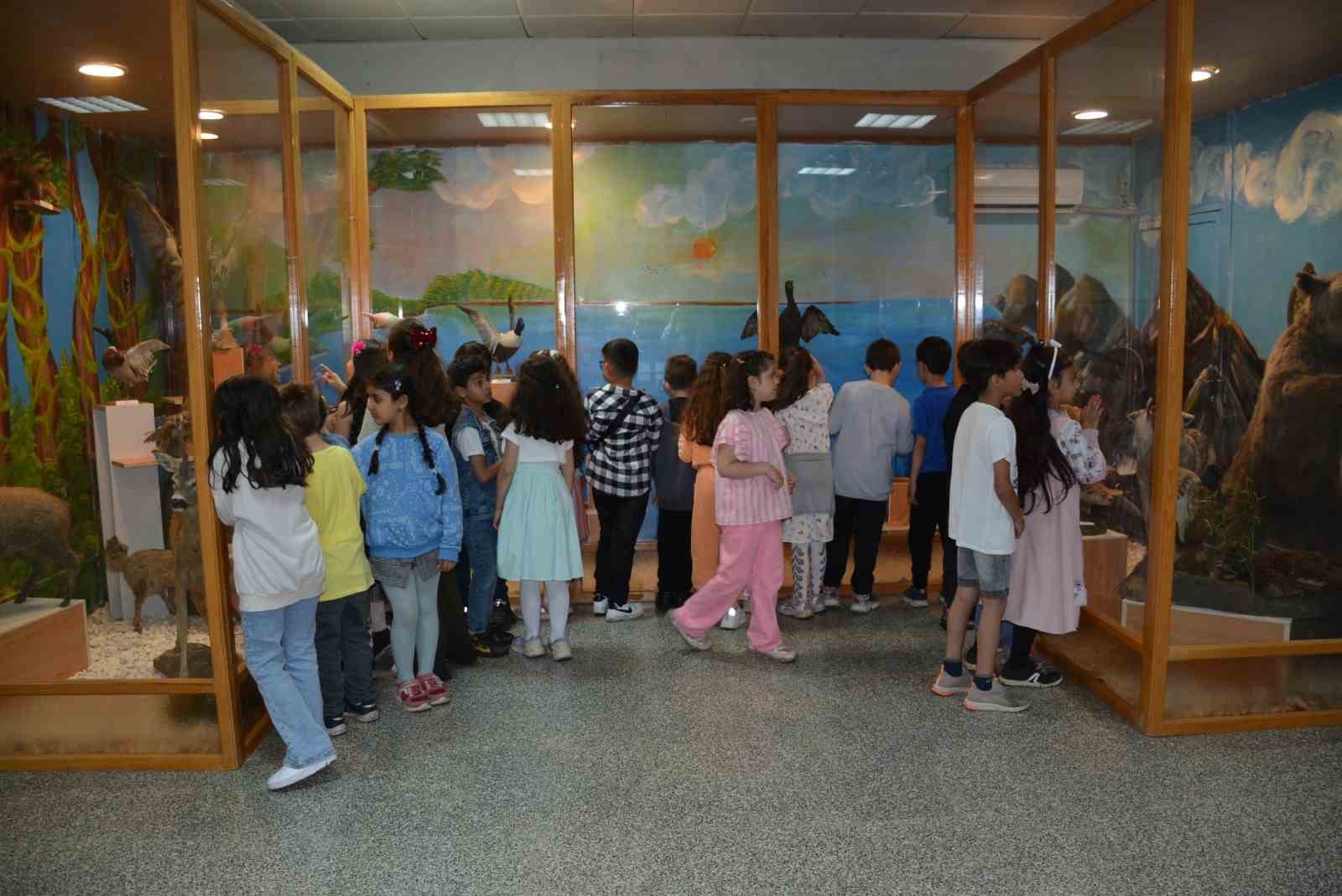 DÜZCE AZMİMİLLİ İLKOKULU ÖĞRENCİLERİ, YÜKSEK EĞİTİMİ TANIMAK, GELECEKLERİNE ERKENDEN YÖN