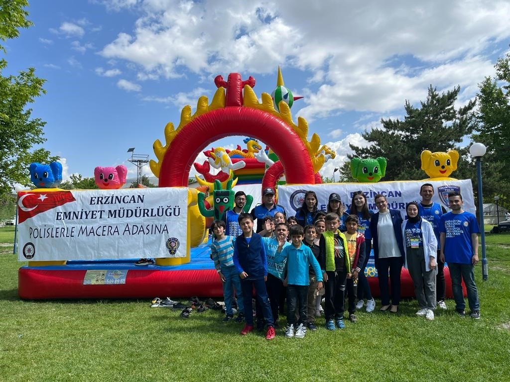 OKULLARIN BAHÇELERİNE POLİSLER TARAFINDAN KURULUMU VE KULLANIMI GERÇEKLEŞTİRİLEN 'BALON PARK'