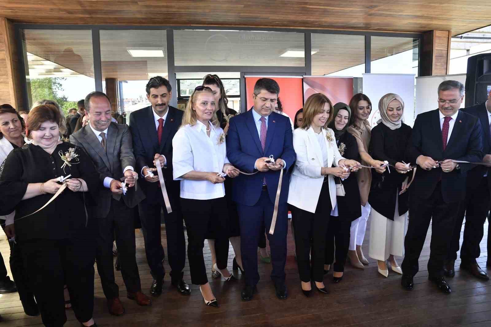 KENT KÜLTÜRÜNE AİT EN GÜZEL ÖRNEKLERİ ARAŞTIRAN, ASILLARINI KORUYARAK YENİ