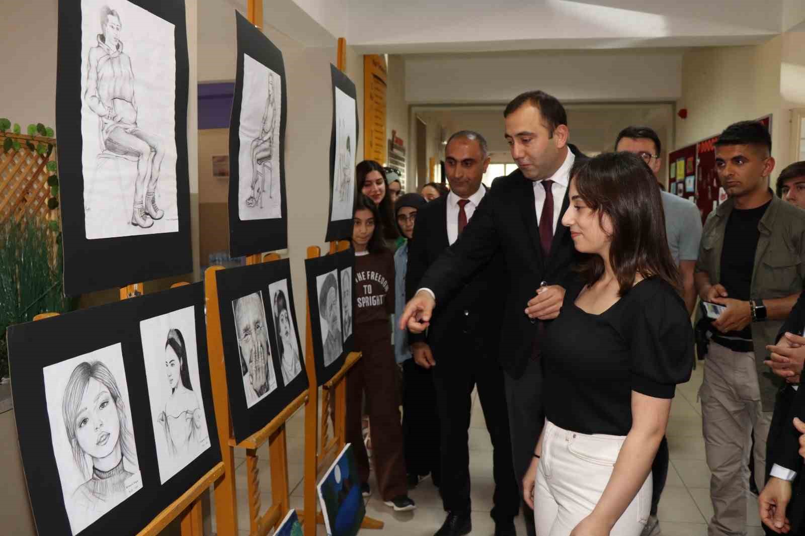OLTU ANADOLU LİSESİ’NDE SANAT  HAFTASI DÜZENLENDİ.