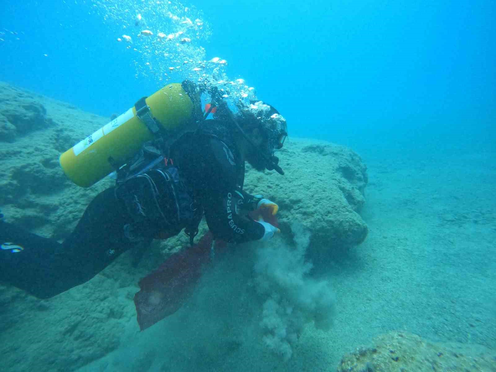 ÖLÜDENİZ’DE SU ALTI VE KOY TEMİZLİĞİ YAPILDI