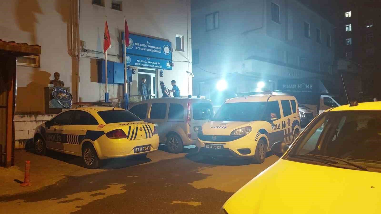 ZONGULDAK'IN EREĞLİ İLÇESİNDE HUSUMETLİLERİYLE TARTIŞTIKTAN SONRA ELİNDEKİ HAVALI TÜFEKLE HAVAYA