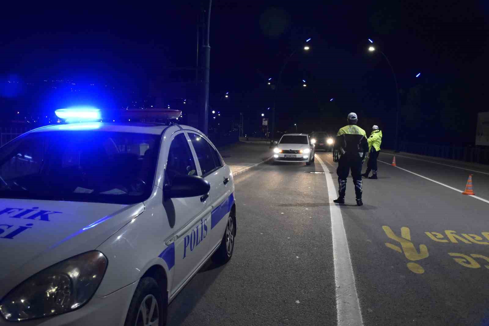 ORDU’DA POLİS EKİPLERİ TARAFINDAN TRAFİK KAZALARINI AZALTMAYA YÖNELİK YAPILAN DENETİMLERDE