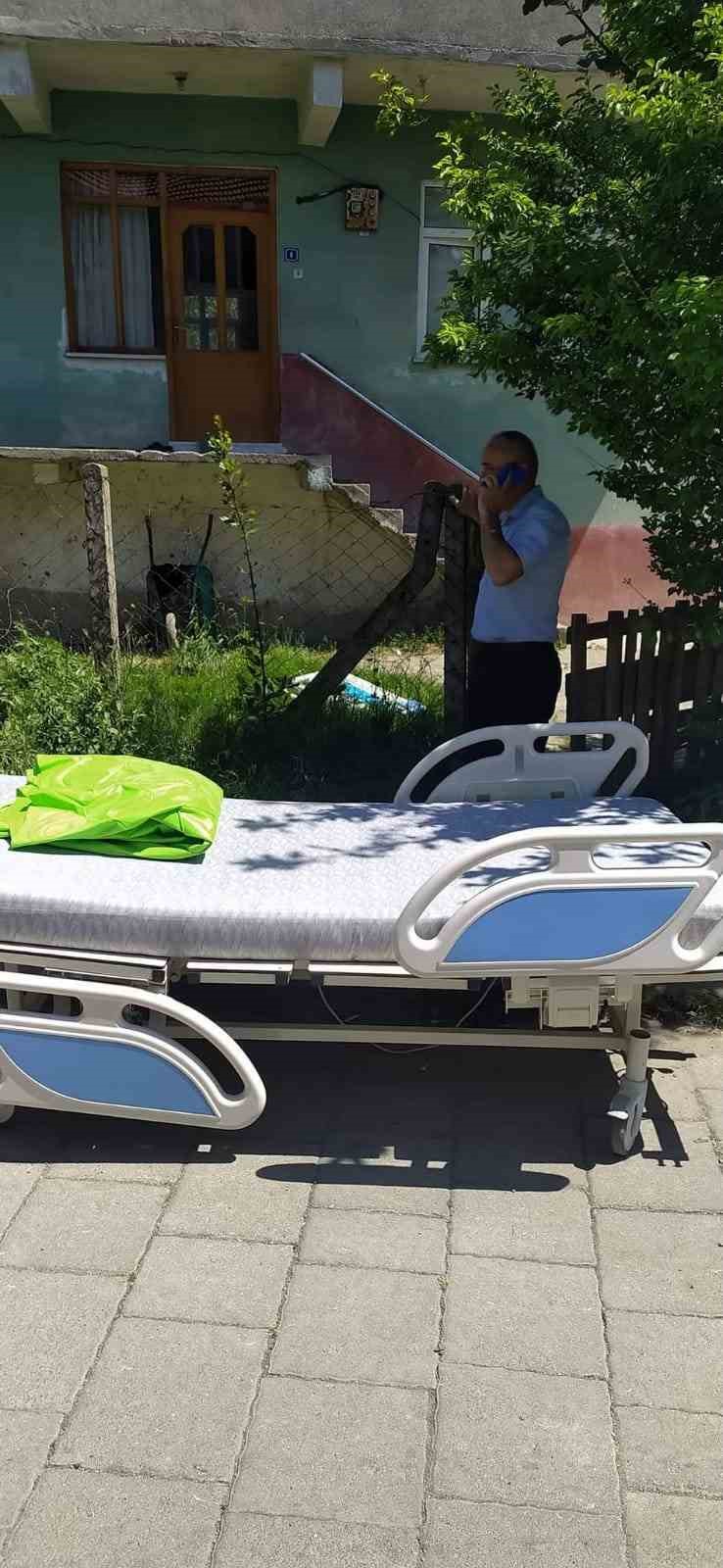 ZONGULDAK’IN ÇAYCUMA İLÇESİ SALTUKOVA BELDESİNDE MUHTARLIK YAPAN GÖKHAN TETİK, HASTALARIN