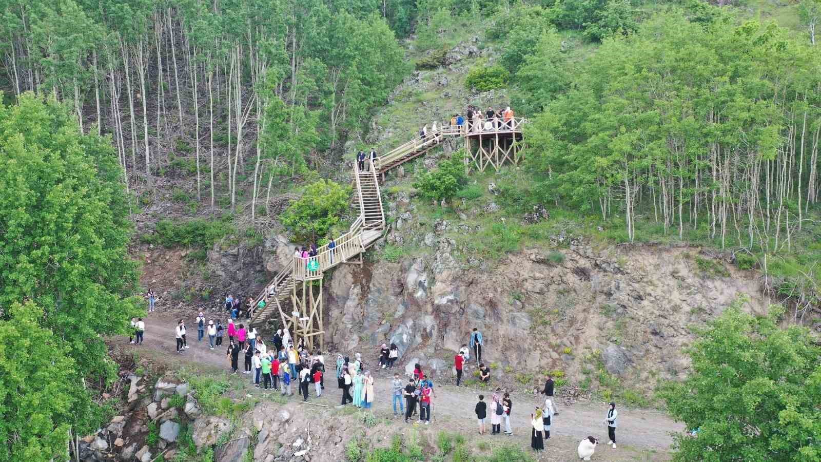 YAZ AYLARININ GELMESİ İLE BİRLİKTE, ŞEHRİN GÜRÜLTÜSÜNDEN UZAKTA DOĞAYLA İÇ