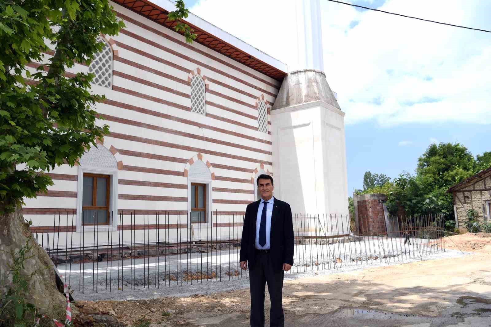 BURSA’NIN OVA MAHALLELERİNDEN OLAN ÇUKURCA’DA KULLANILAMAZ HALE GELDİĞİ İÇİN YIKILAN