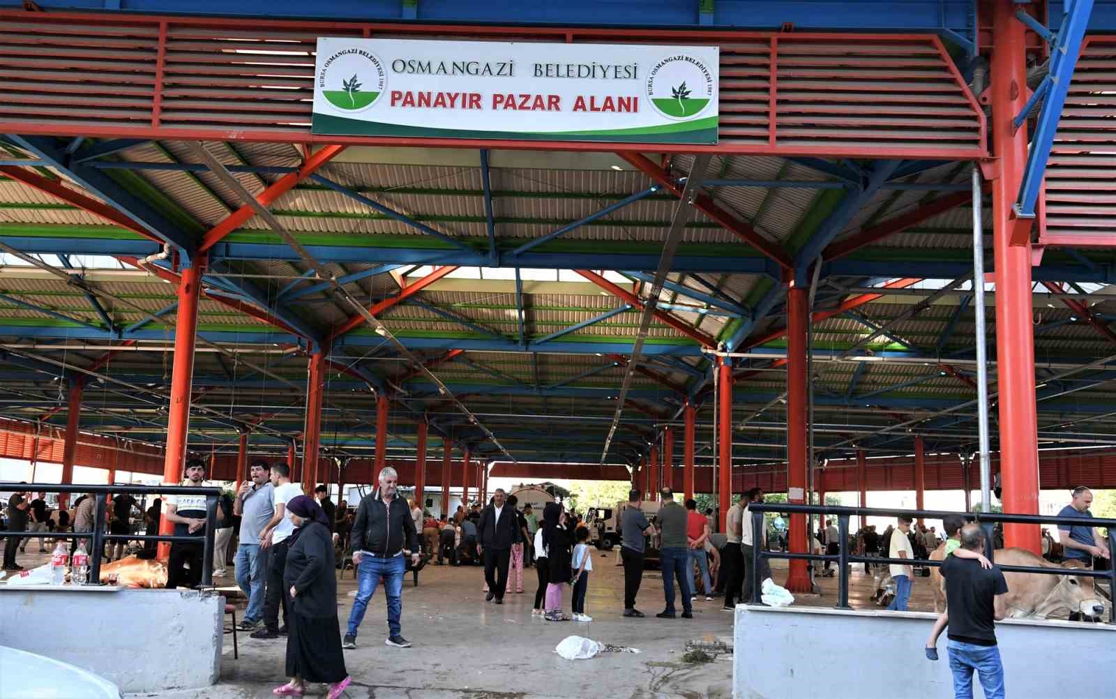 BURSA’NIN OSMANGAZİ İLÇESİNDE VATANDAŞLAR, KURBAN İBADETLERİNİ OSMANGAZİ BELEDİYESİ TARAFINDAN 24