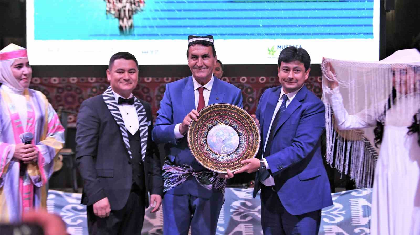 OSMANGAZİ BELEDİYESİ’NİN KATKILARIYLA DÜZENLENEN ÖZBEKİSTAN KÜLTÜRÜNÜ TANITMA GECESİNDE BURSA’DA YAŞAYAN