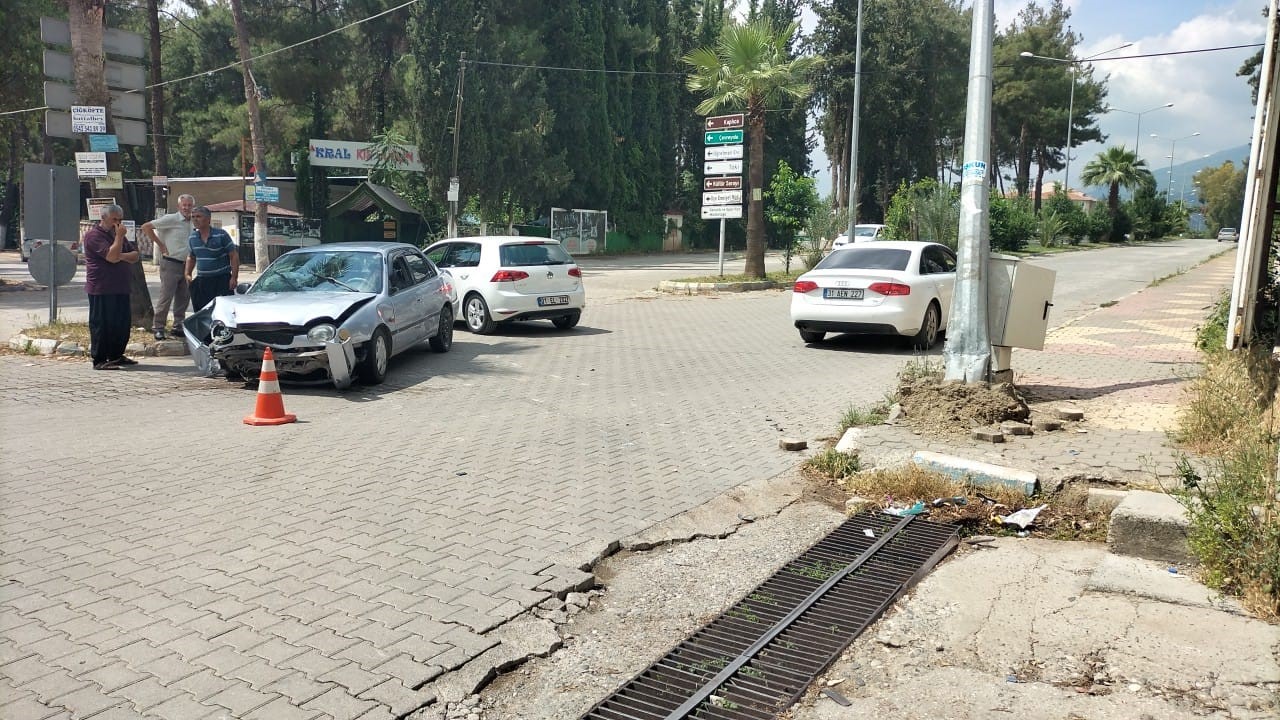 OSMANİYE’DE İKİ ARACIN KARIŞTIĞI KAZADA 1 KİŞİ YARALANDI
