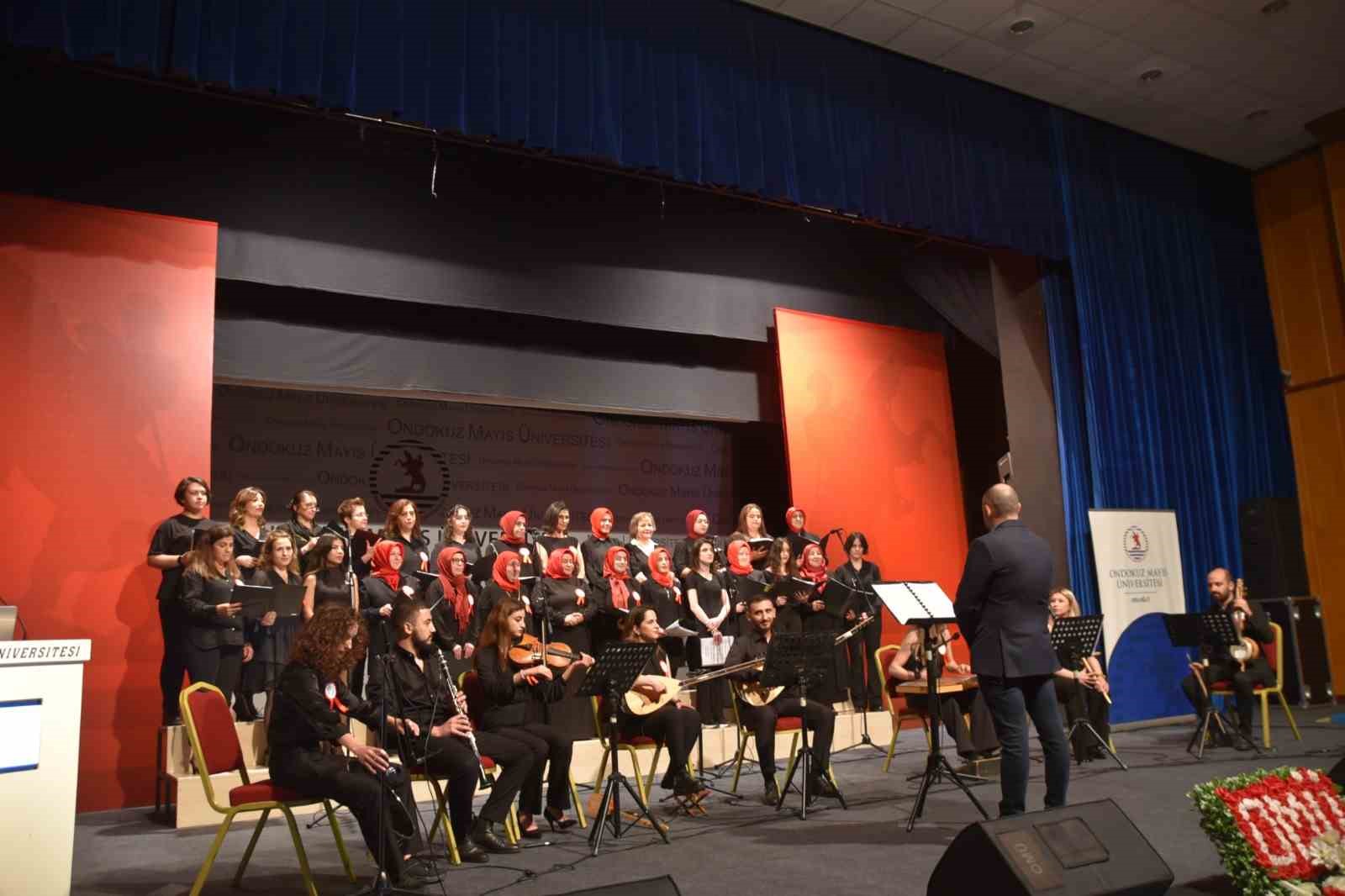 OTİZMLİ ÇOCUKLARIN ANNELERİNDEN OLUŞAN ‘ANNEM İÇİN MÜZİK KOROSU’, VERDİĞİ KONSERDE