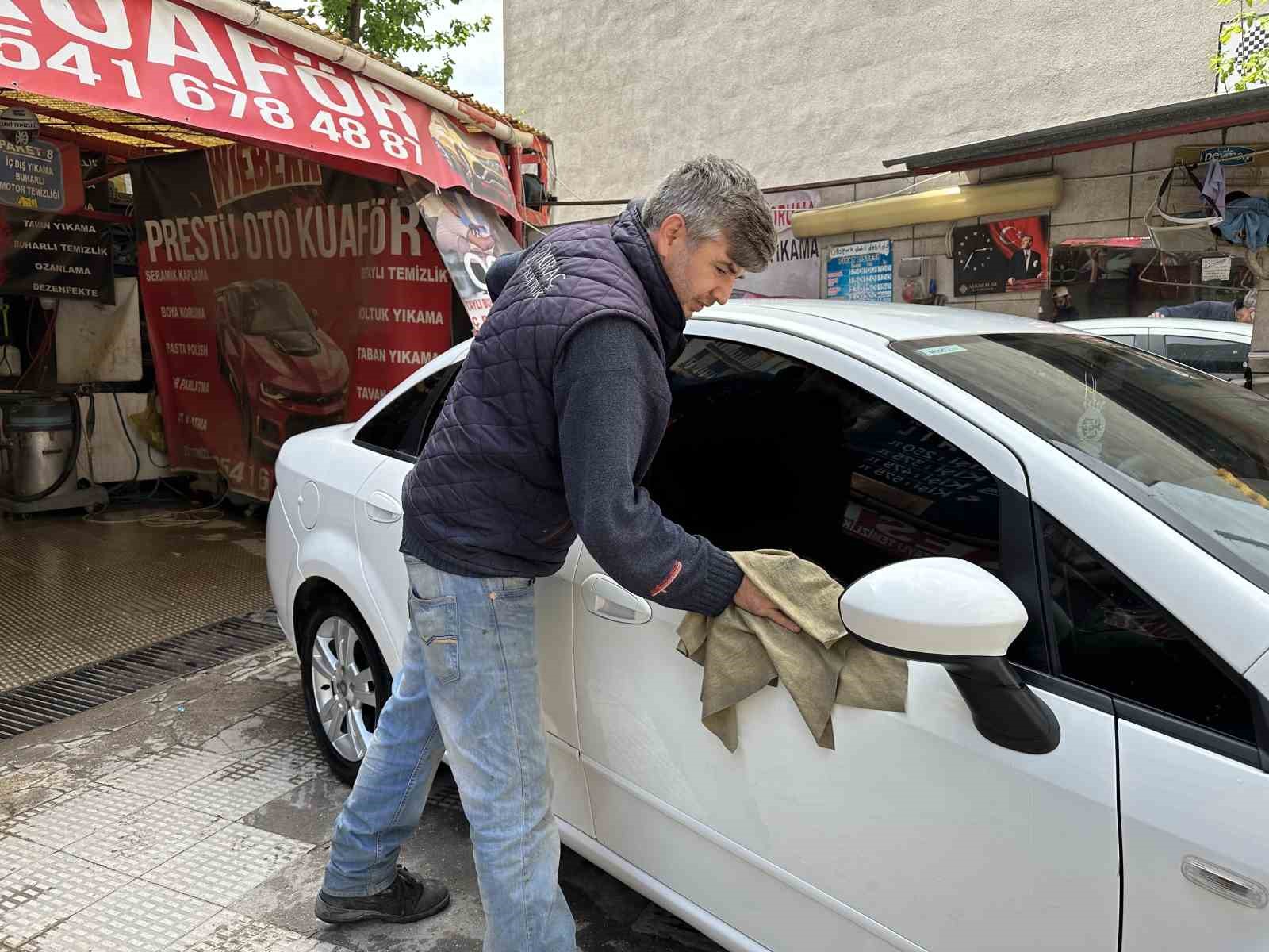 ÜLKE GENELİNDE ETKİLİ OLAN SAĞANAK YAĞMURLAR OTO YIKAMACILARIN İŞLERİNİ DURDURMA