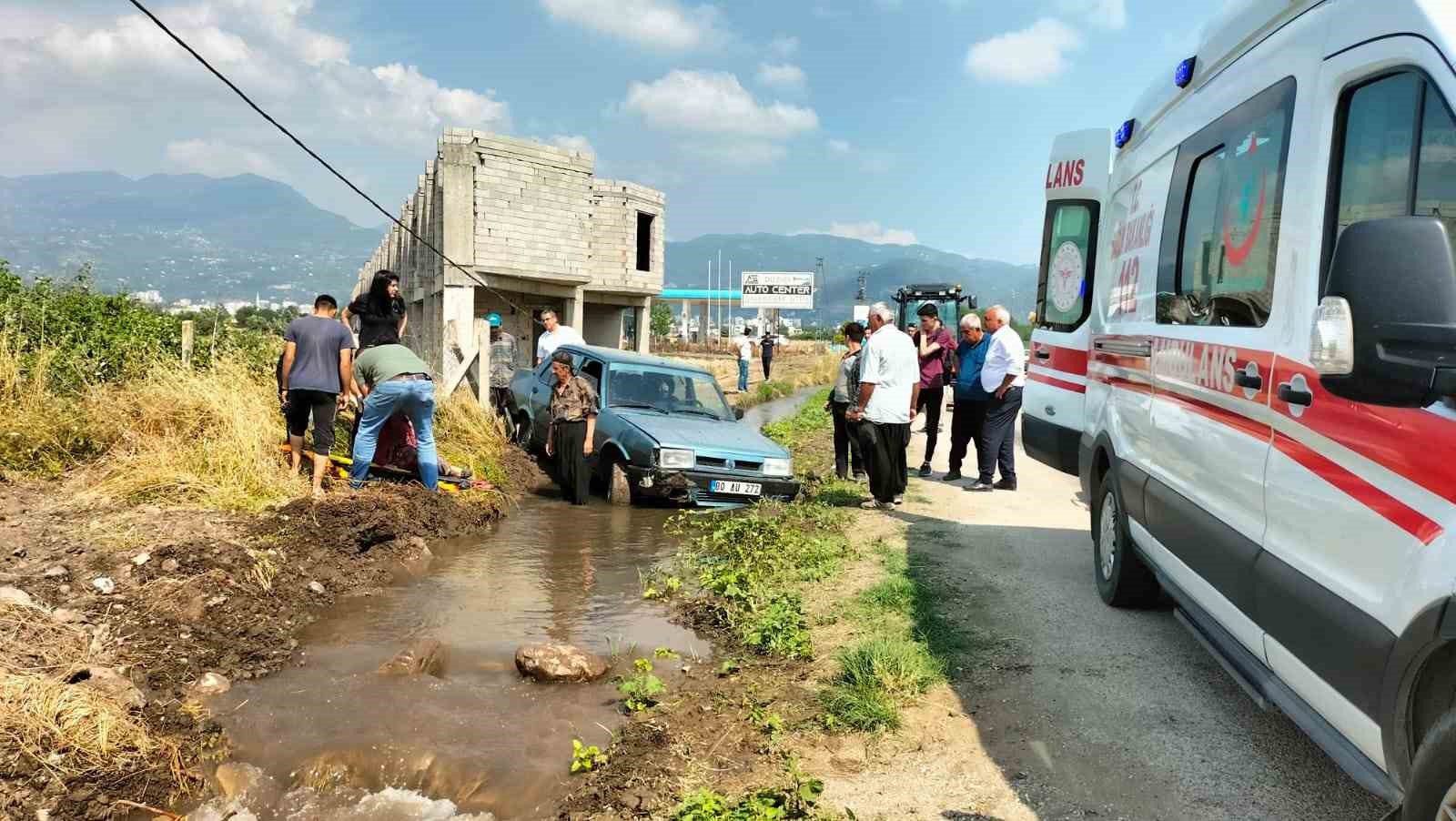 OSMANİYE’DE OTOMOBİLİN SULAMA KANALINA UÇMASI SONUCU BİR KİŞİ YARALANDI. ARAÇ,