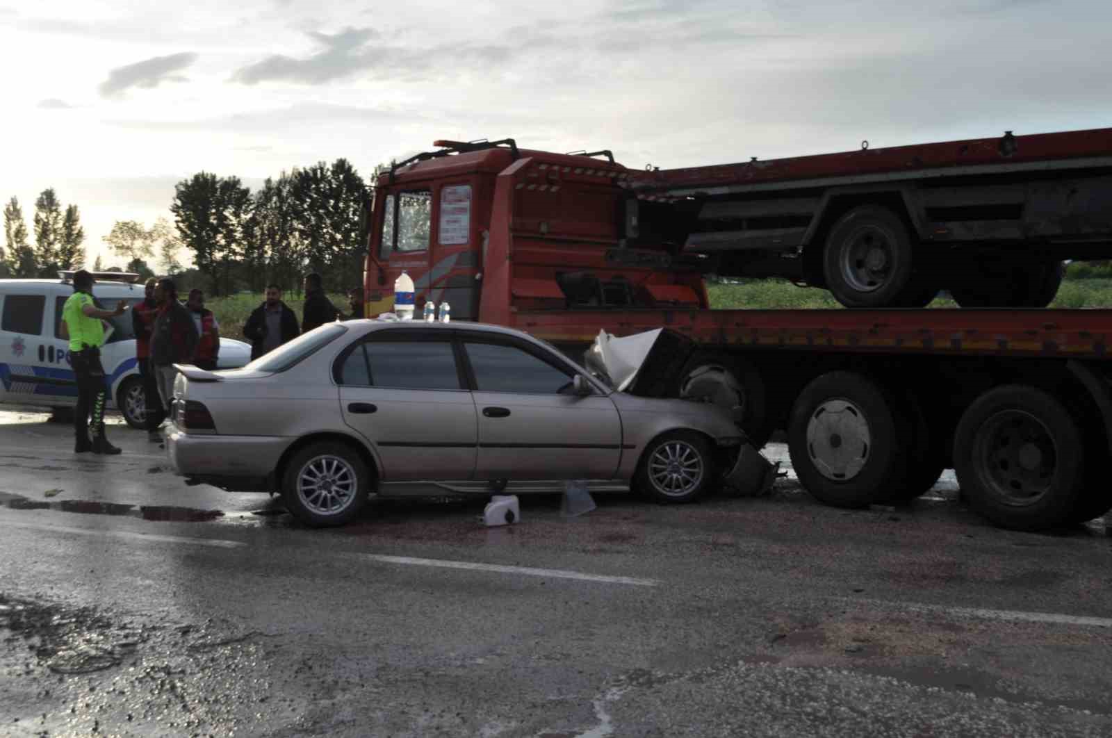 OTOMOBİLİN KURTARMA ARACININ ALTINA GİREREK 3 KİŞİNİN YARALANMASINA SEBEP OLAN