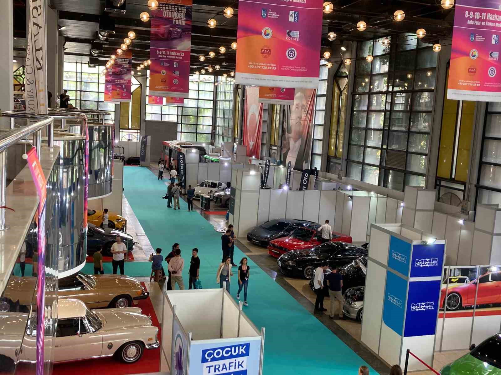 AUTOSHOW 06’YA BAŞKENTLİLER YOĞUN İLGİ GÖSTERDİ.