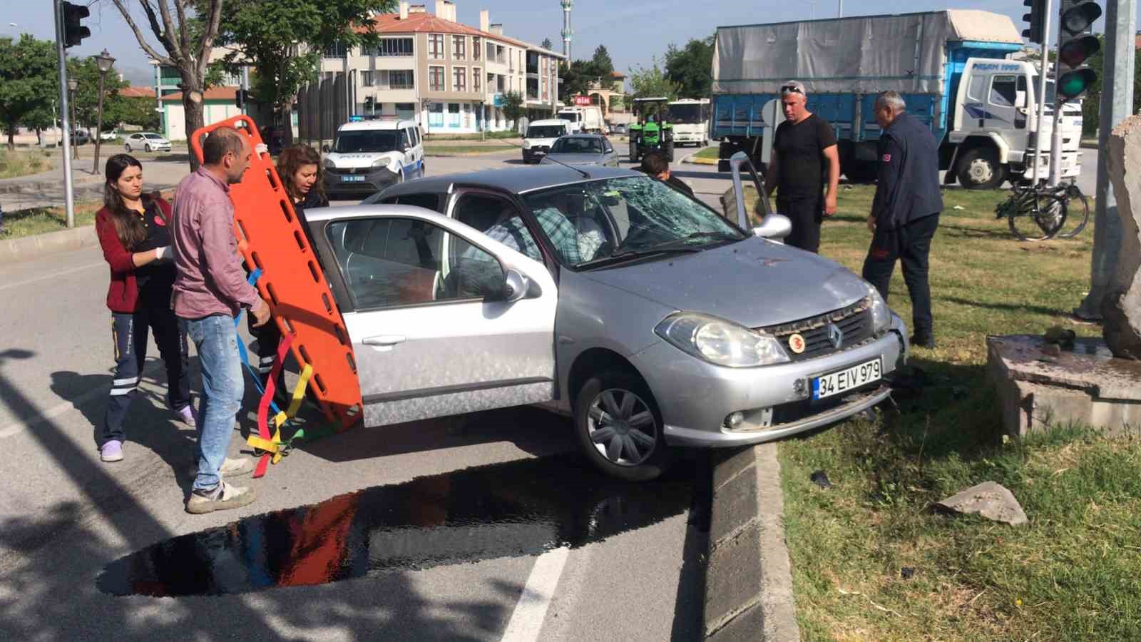 ERZİNCAN’DA MEYDANA GELEN TRAFİK KAZASINDA OTOMOBİLİN ÇARPTIĞI BİSİKLET SÜRÜCÜSÜ HAYATINI