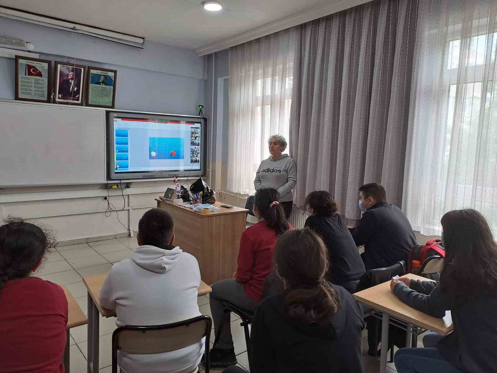 İHSAN OZANOĞLU ÖZEL EĞİTİM MESLEK OKULUNDA ‘ÇİÇEKLERİN DİLİ’ ADLI ETWİNNİNG