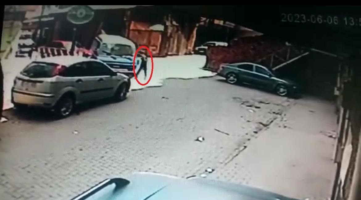 BURSA’DA OTO TAMİRCİYE BIRAKILAN ARACA GİREN İKİ GENÇ ÖNCE UYUDU,