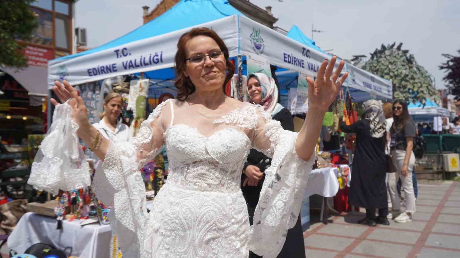 EDİRNE'DE HAYAT BOYU ÖĞRENME HAFTASI ETKİNLİKLERİ ÇERÇEVESİNDE SARAÇLAR CADDESİ'NDE AÇILAN