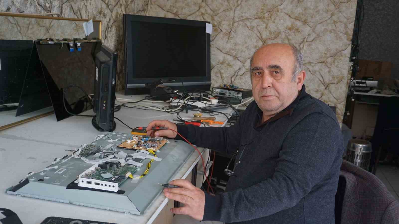 YARIM ASIRDIR TELEVİZYON TAMİRİ YAPIYOR