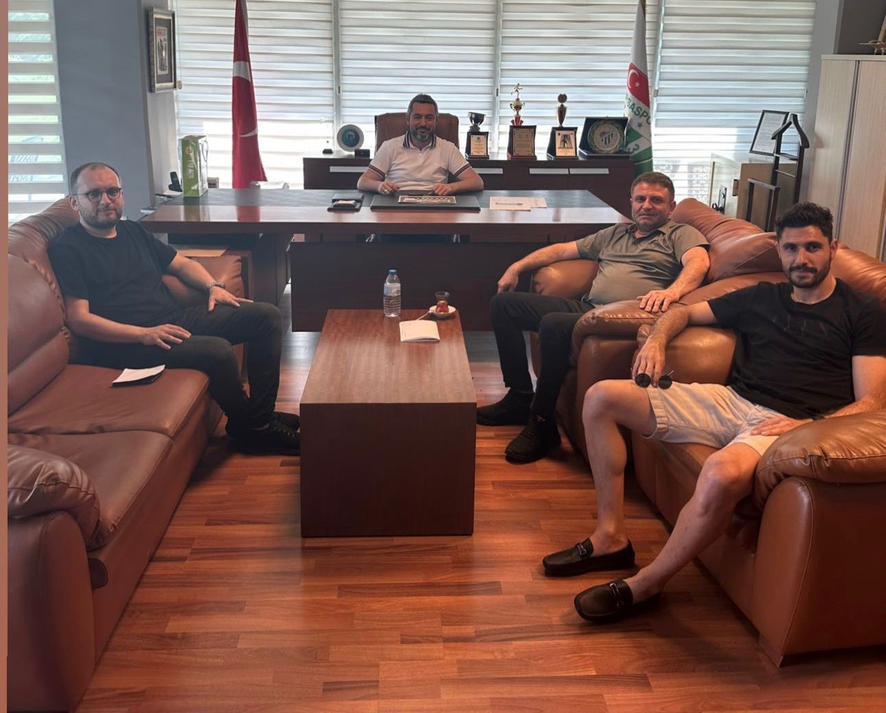 ÖZER HURMACI, BURSASPOR YÖNETİMİYLE BİR ARAYA GELDİ.