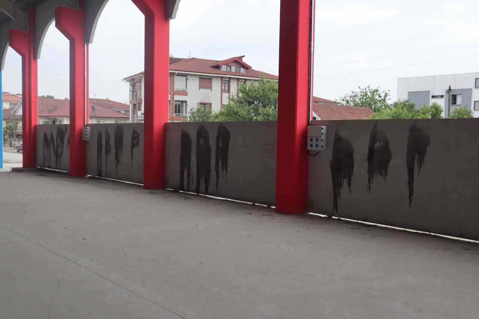 DÜZCE BELEDİYE BAŞKANI DR. FARUK ÖZLÜ, ŞEHRE KAZANDIRILAN ESERLERE BAZI