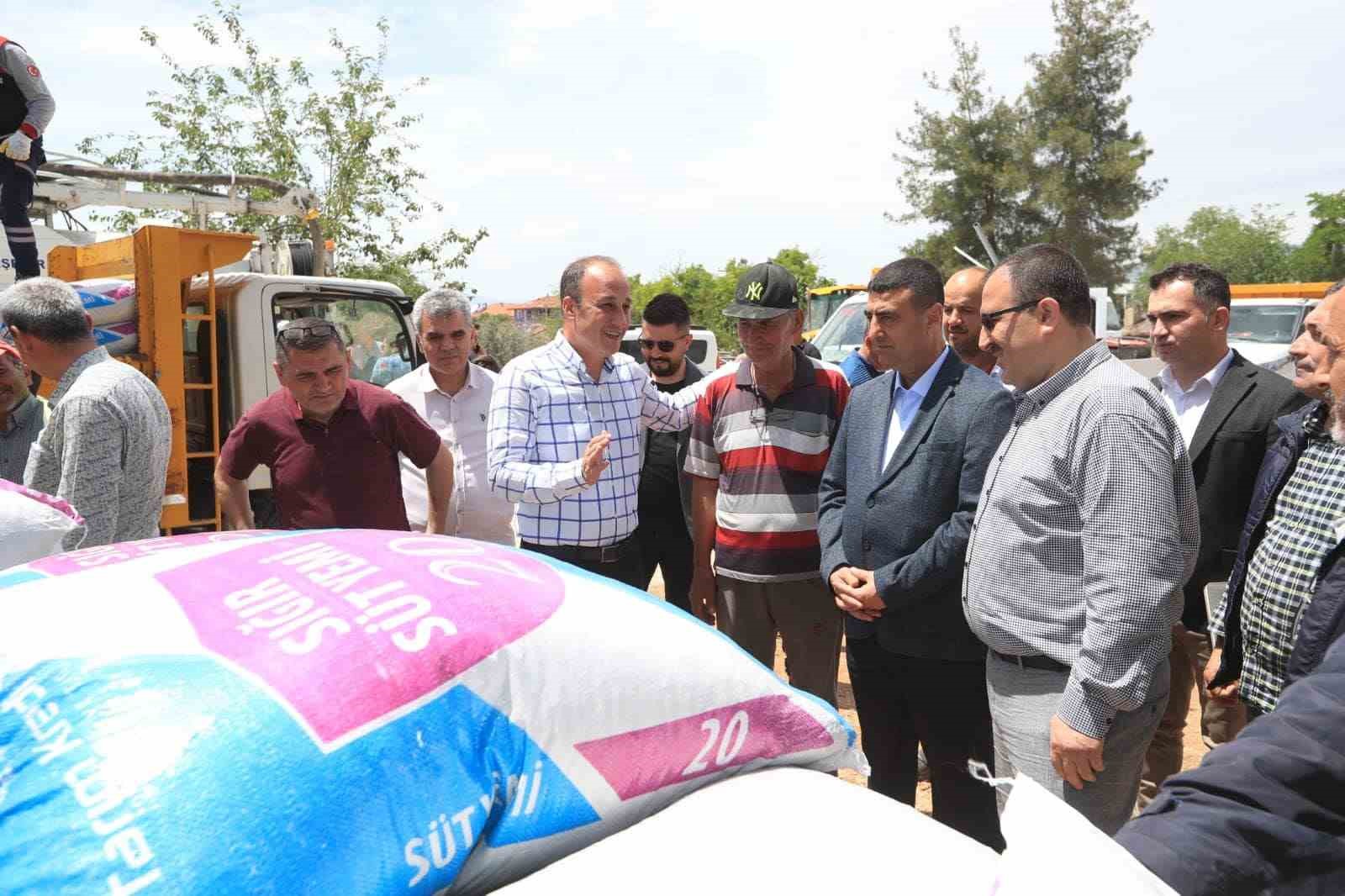 PAMUKKALE BELEDİYESİ, İLÇEDE YAŞANAN AFETİN ARDINDAN ETKİLENEN MAHALLELERE YARDIM SEFERBERLİĞİ