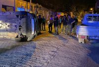 GÖNEN'DE TRAFİK KAZASINDA 2 KİŞİ YARALANDI