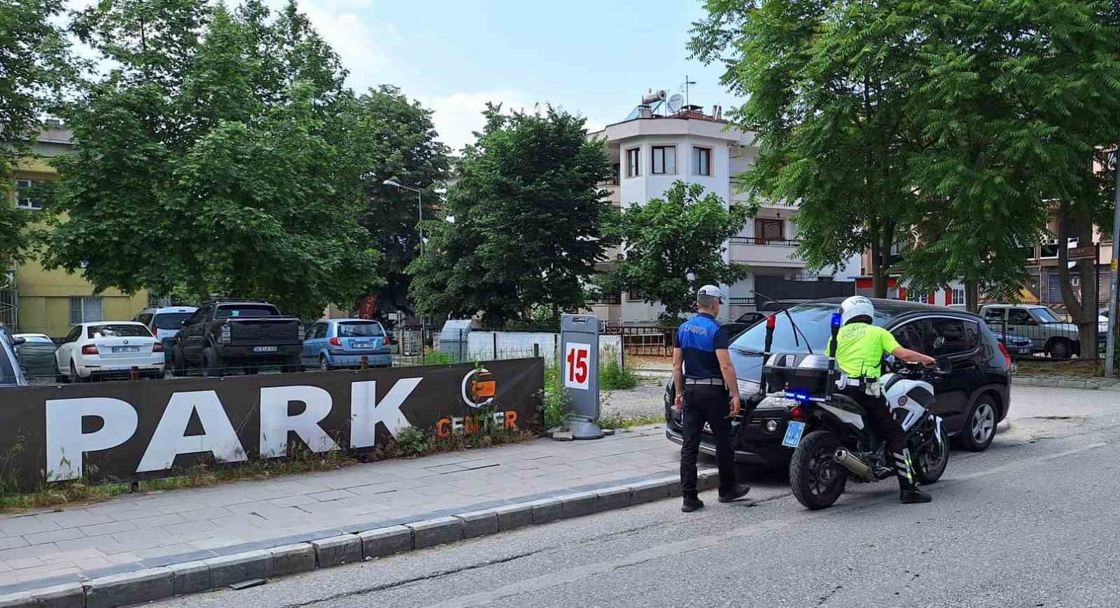 DÜZCE BELEDİYESİ ZABITA MÜDÜRLÜĞÜ EKİPLERİ, İL EMNİYET MÜDÜRLÜĞÜNE BAĞLI TRAFİK