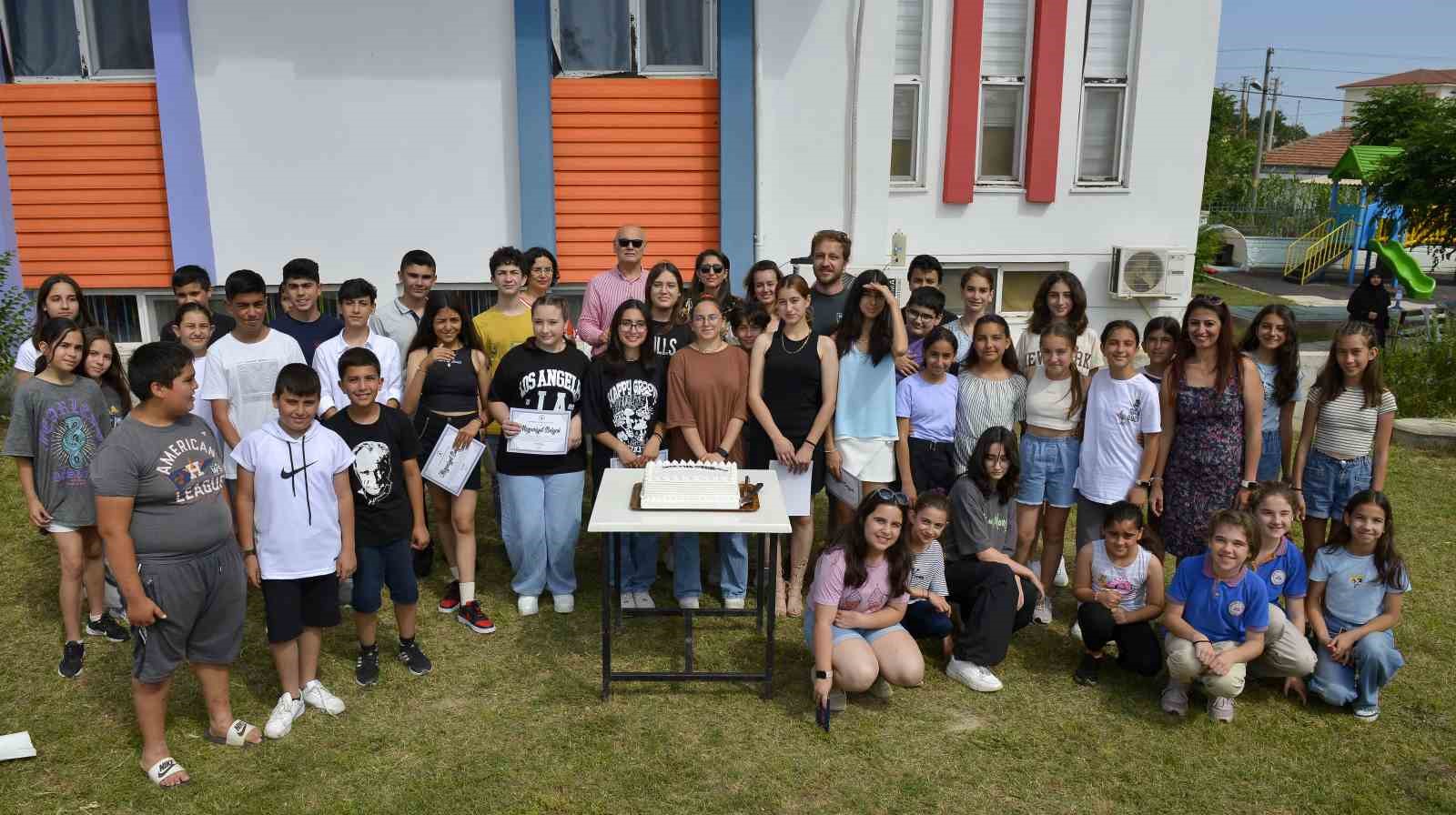 MURATPAŞA BELEDİYESİ’NİN İLK VE ORTAOKUL ÖĞRENCİLERİNE ÜCRETSİZ EĞİTİM DESTEĞİ VEREN