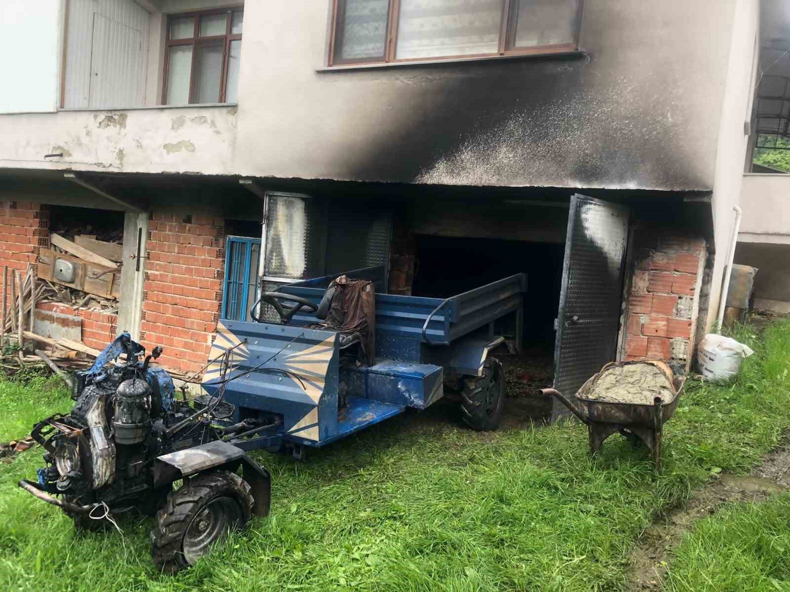 SAKARYA’NIN AKYAZI İLÇESİNDE PARK HALİNDEKİ PAT PAT DİYE TABİR EDİLEN