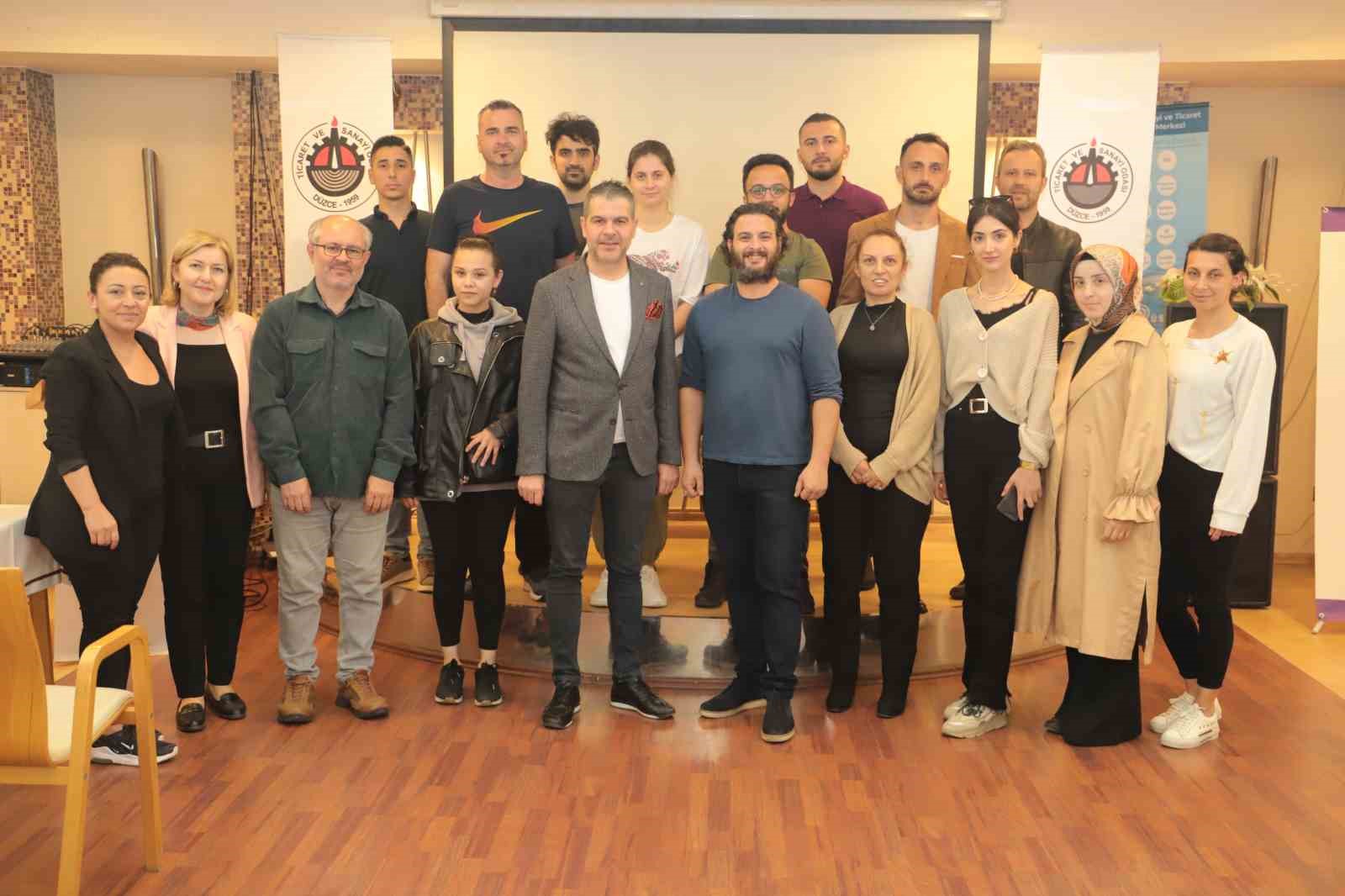 DÜZCE TİCARET VE SANAYİ ODASI’NDA EĞİTMEN DR. HAKAN ARSLAN’IN SUNUMUYLA