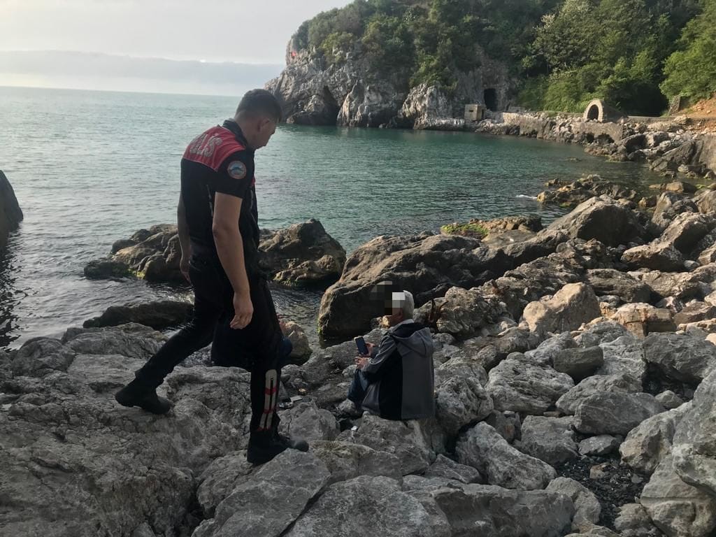 ZONGULDAK'TA YUNUS EKİPLERİ, ALKOL ALIP ÇEVREYİ RAHATSIZ EDENLERE YÖNELİK DENETİMLER