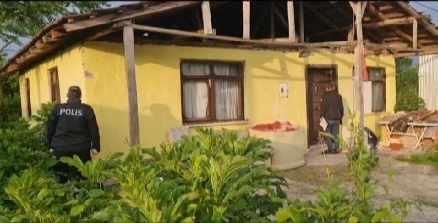 DÜZCE’DE ARANAN ŞAHISLARIN YAKALANMASI İÇİN OPERASYON BAŞLATAN POLİS EKİPLERİ, AKSİYON