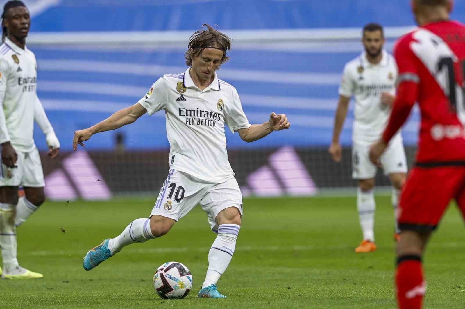 REAL MADRİD, LUKA MODRİC'İN SÖZLEŞMESİNİ 2024 YILINA KADAR UZATTI