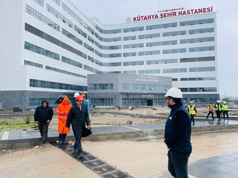 REKTÖR TEKİN ŞEHİR HASTANESİ'Nİ İNCELEDİ