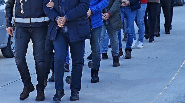Balıkesir’de FETÖ/PYD operasyonunda 10 kişi yakalandı Gönen ve Edremit ilçesinde Balıkesir Cumhuriyet Başsavcılığının koordinesinde Balıkesir Terörle