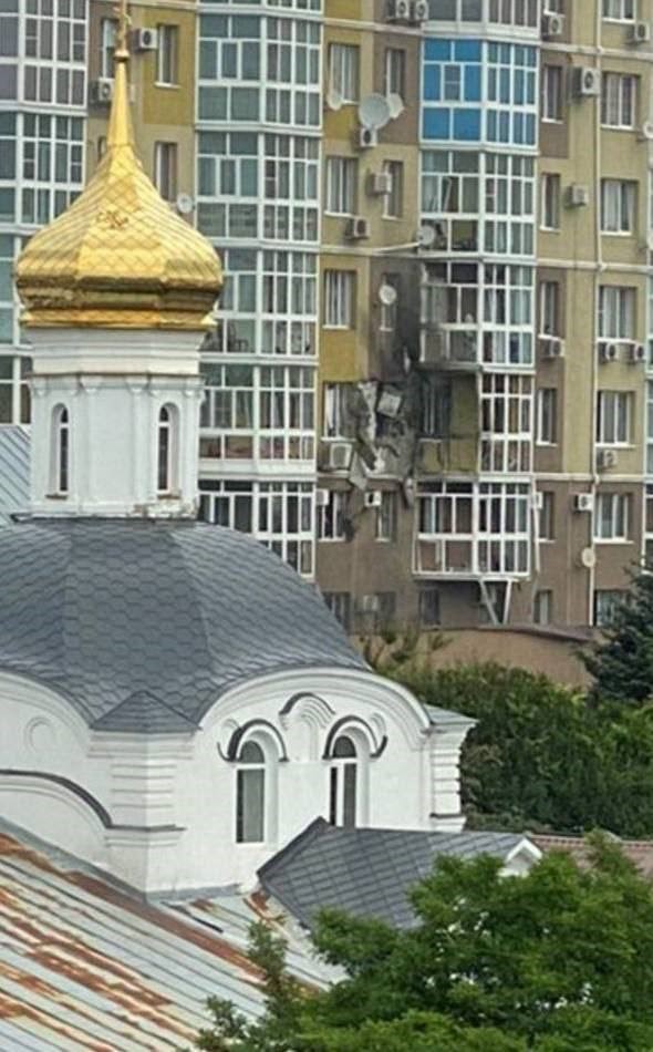 RUSYA'NIN UKRAYNA'YA SINIRINA YAKIN VORONEJ KENTİNDE BİR APARTMANA İHA DÜŞMESİ