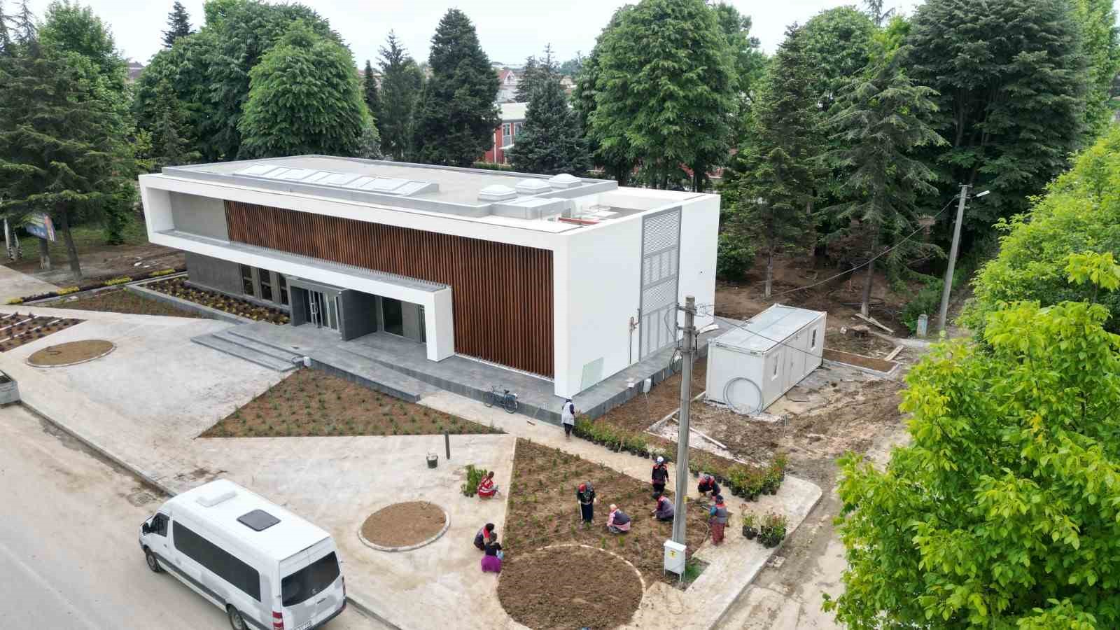 DÜZCE BELEDİYE BAŞKANI DR. FARUK ÖZLÜ, “SABİHA ULUSOY KÜTÜPHANESİNDE SON