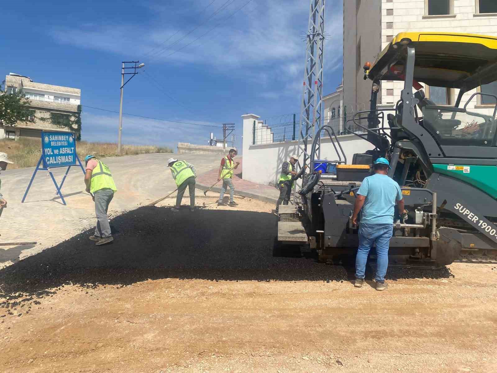 ŞAHİNBEY BELEDİYESİ FEN İŞLERİ MÜDÜRLÜĞÜ EKİPLERİ, VATANDAŞLARIN KONFORLU YOL KULLANIMI