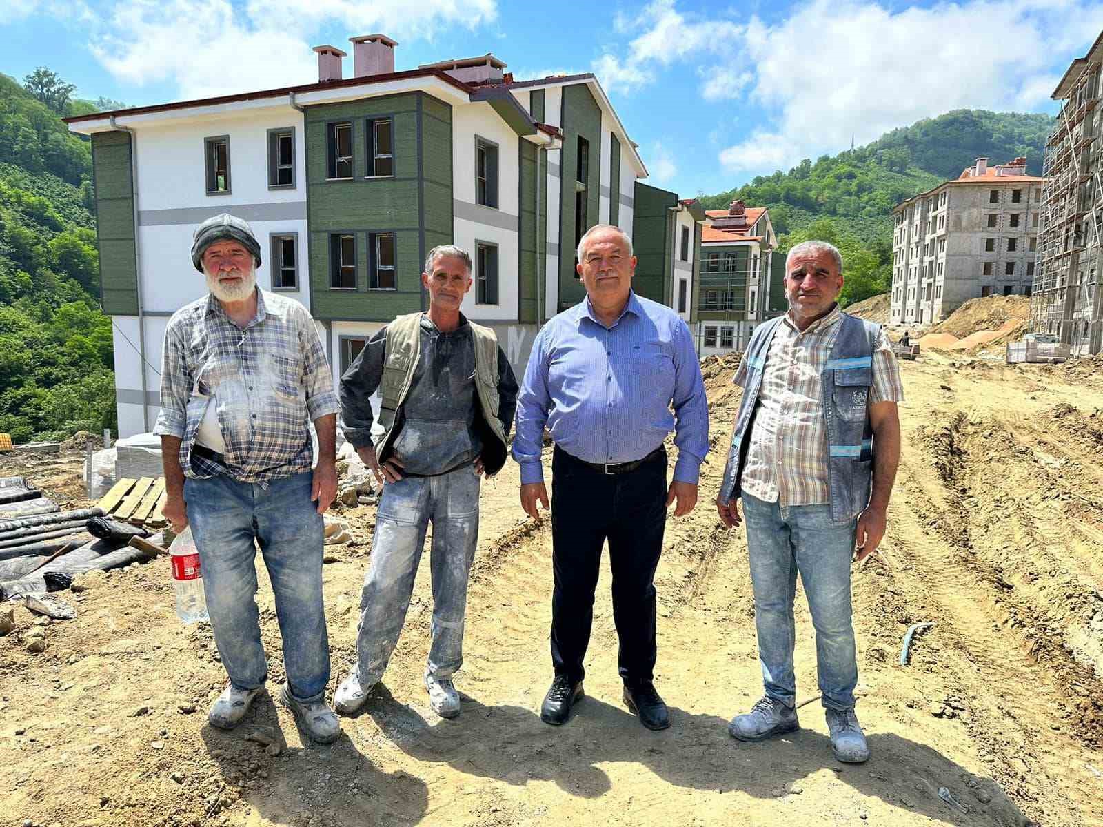 ÇALIŞMALARI YERİNDE İNCELEYEREK BİLGİ ALAN PERŞEMBE BELEDİYE BAŞKANI MUSTAFA SAYIM