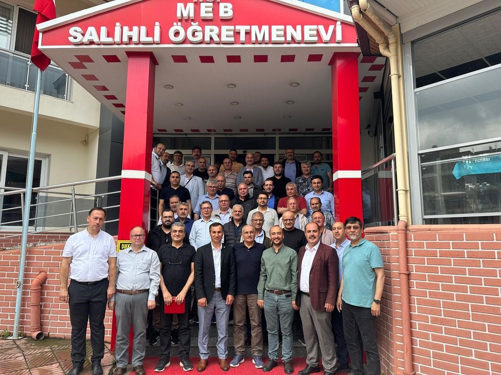 MANİSA'NIN SELENDİ İLÇESİNDE EĞİTİM BİR-SEN SALİHLİ TEMSİLCİLİĞİ TARAFINDAN DÜZENLENEN KAHVALTIDA