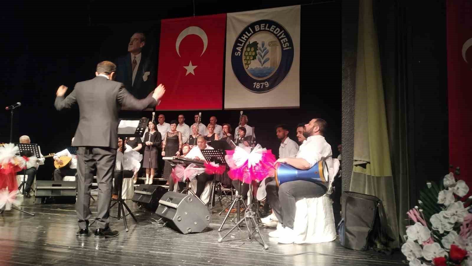 "ŞARKILAR BİZİ SÖYLER BİZ DE ŞARKI SÖYLERİZ" PROJESİ ÇERÇEVESİNDE SALİHLİ’DE