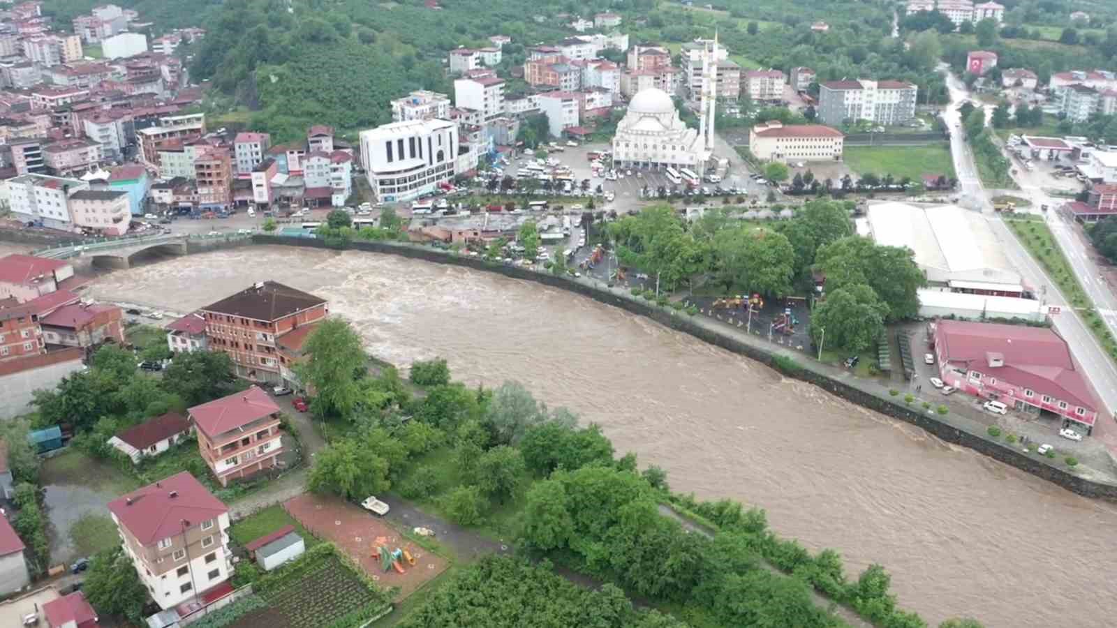 SAMSUN GENELİNDE ETKİLİ OLAN SAĞANAK YAĞIŞ SONRASINDA SALIPAZARI İLÇESİNDE BULUNAN