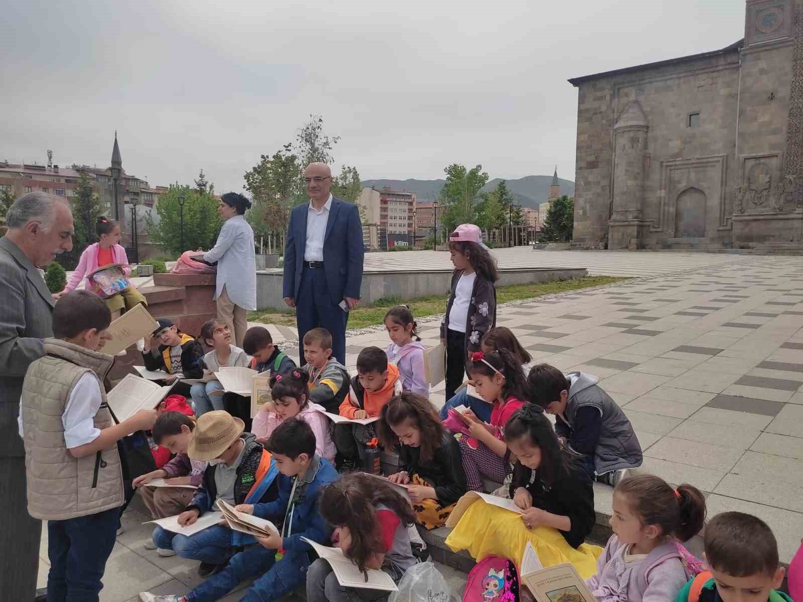 ERZURUM’DAKİ SALTUKLU DÖNEMİ ESERLERİ MİNİK ÖĞRENCİLERE TANITILDI. YAKUTİYE İLÇESİ DUMLU
